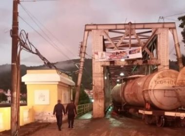 Cachoeira: Ponte Dom Pedro 2° fica interditada após trem descarrilar