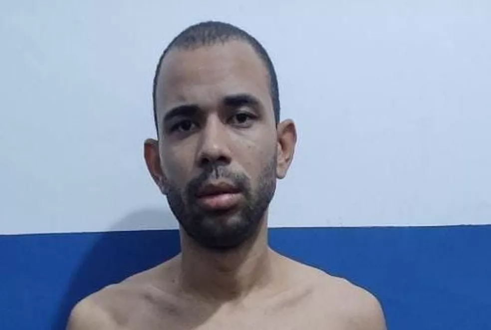Após denúncia, falso policial civil é preso com farda, arma e drogas em Cruz das Almas