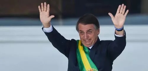 Popularidade de Bolsonaro afunda após ele liderar ataques terroristas em Brasília